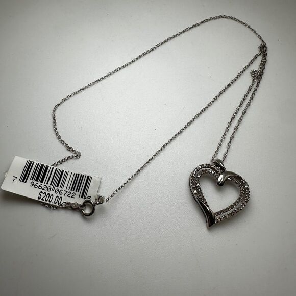 NWT 18" Macy's Sterling Silver heart necklace with 1/4ctw natural diamonds! - Picture 9 of 12